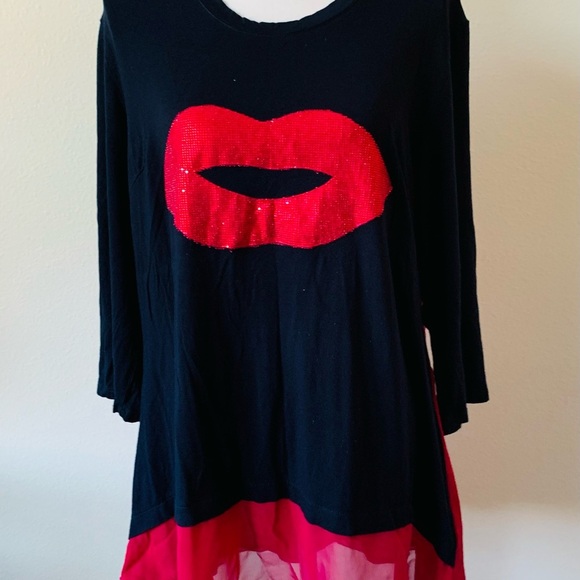 Darkwin Black Top with Red Lips Design - Picture 1 of 9
